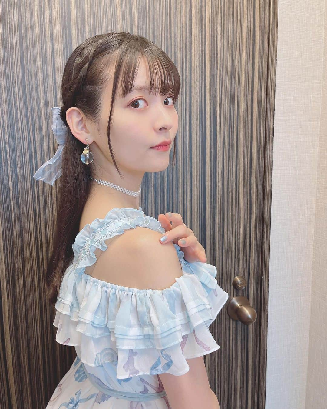 上坂すみれさんのインスタグラム写真 - (上坂すみれInstagram)「げつようび〜！ まだまだ夏夏夏夏！！ですが、皆さますこやかにお過ごしでしょうか？  アップしていなかったFCイベント昼の部のお衣装です〜！狂気の天才ロボ、呼び込みくんともお写真をとりましたヾ(*´∀｀*)ﾉ ぽぽーぽぽぽぽ♪  今週末はもうアニサマですねっ！ 久しぶりのお祭り、楽しんでまいります！  ではでは、今週も皆さまがすこやかな一週間になりますように(*･∀･*)  #上坂すみれ」8月21日 17時26分 - uesaka_sumire