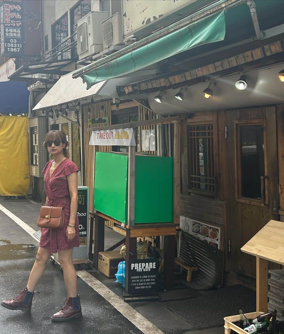 佐田真由美さんのインスタグラム写真 - (佐田真由美Instagram)「上野でカルチャーっぽく遊んだ日。 （仕事） 韓国料理やさんを探し求めてこちらの渋いお店に決定。 辛ラーメンやキムチの買い忘れ。 が、しかし 気づけど♡ばかりの今日 私のring ゆきちゃんのターコイズネックレス 靴下 コーヒー ♡に溢れた日。 お誕生日にと頂いたプレゼントが風呂敷仕立てで可愛かった。さすがゆきちゃん✨ 着ているワンピースは娘達に教えて貰った日本初上陸した @brandymelvilleeu  @brandymelvilleusa  #HaileyBieber が着ていたらしいw 上野でお洒落なホテルも見つけた❣️ @nohgahotel.ueno   #さだまゆコーデ」8月21日 17時34分 - sadamayumi