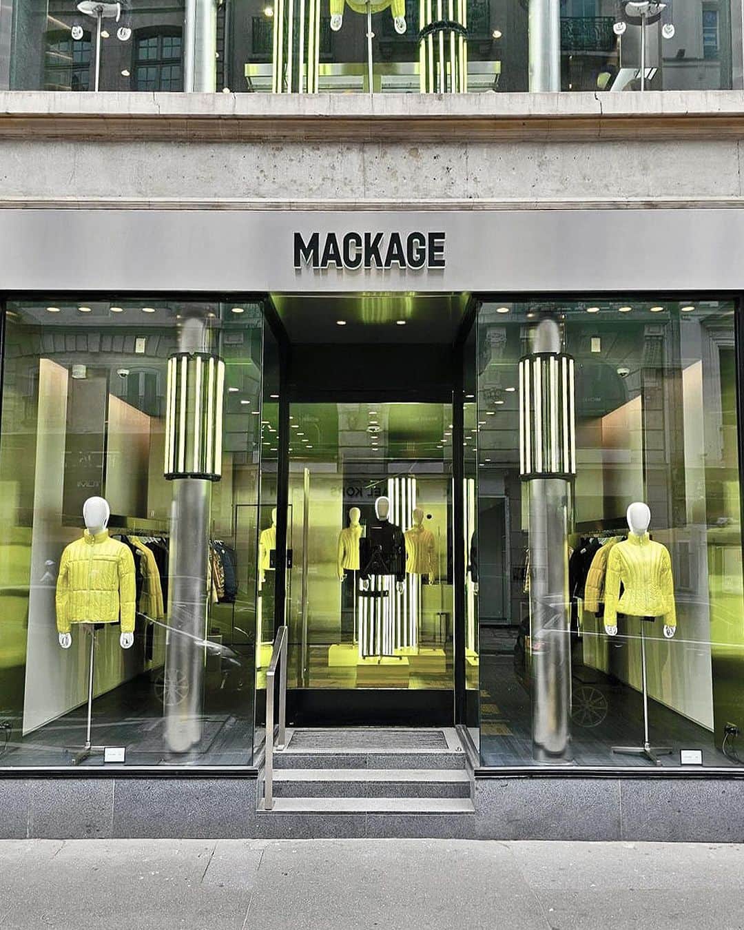 マッカージュのインスタグラム：「MACKAGE INVITES YOU  Call or Email us to schedule a complimentary, personalized in-store or virtual appointment to exclusively preview the Fall/Winter 2023 collection.   More on MACKAGE.COM   #MACKAGE #MONDEMACKAGE」