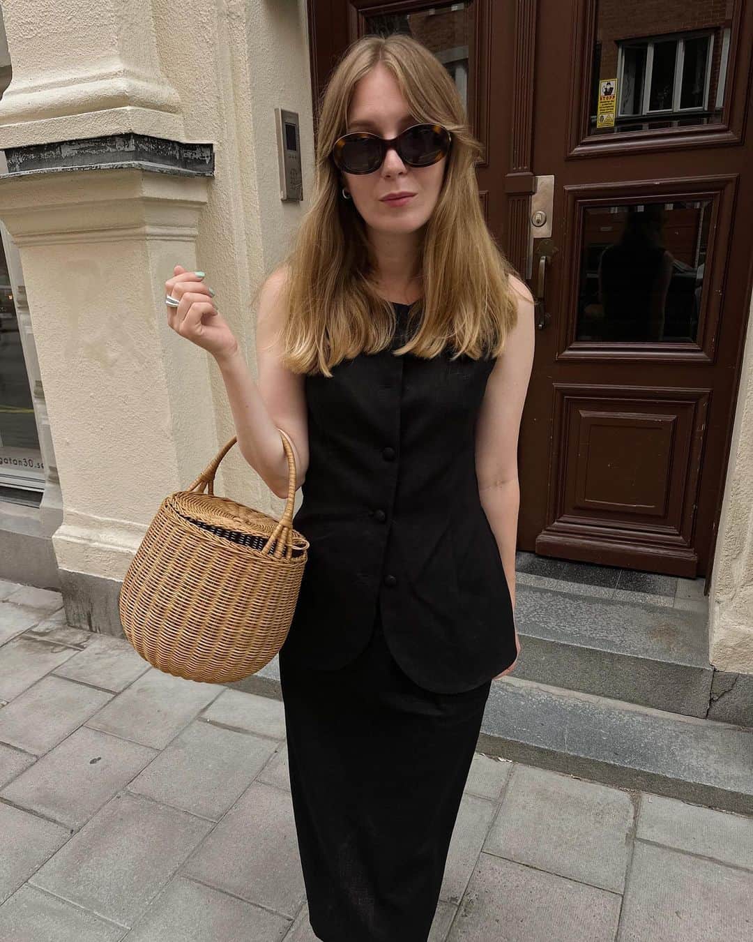 カロリーナ・イングマンのインスタグラム：「Summer in the city 🖤」