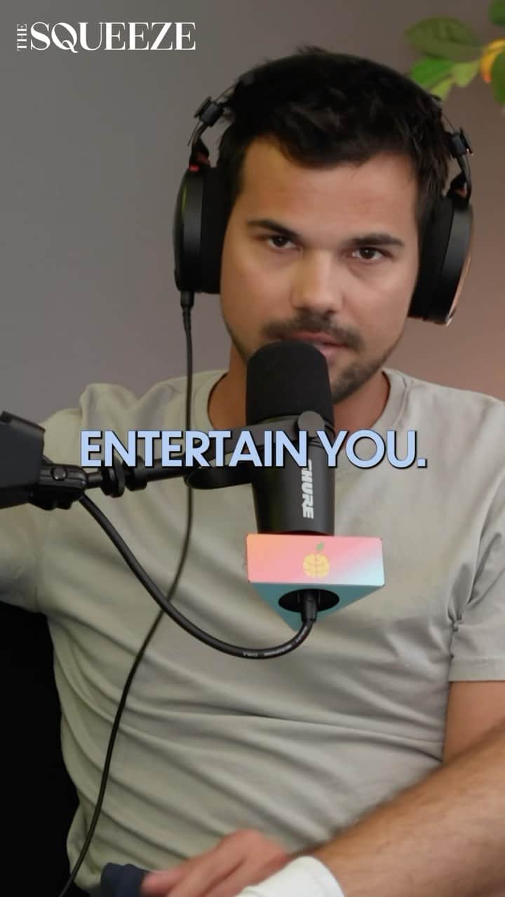 テイラー・ロートナーのインスタグラム：「Your favorite Taylor duo is BACK with another solo episode!! This Wednesday, they chat about the importance of doing ALL forms of self-care (even when it’s difficult), a new strategy from @taylautner’s EMDR therapist, and how Tay talked herself through a moment of insecurity at the Eras Tour. They finish off the episode by answering some of your burning questions such as which songs from 1989 (Taylor’s Version) they’re most excited for and if @taylautner is Team Jere or Team Conrad!⁠ ⁠ Listen to the episode this Wednesday wherever you get your podcasts!!」