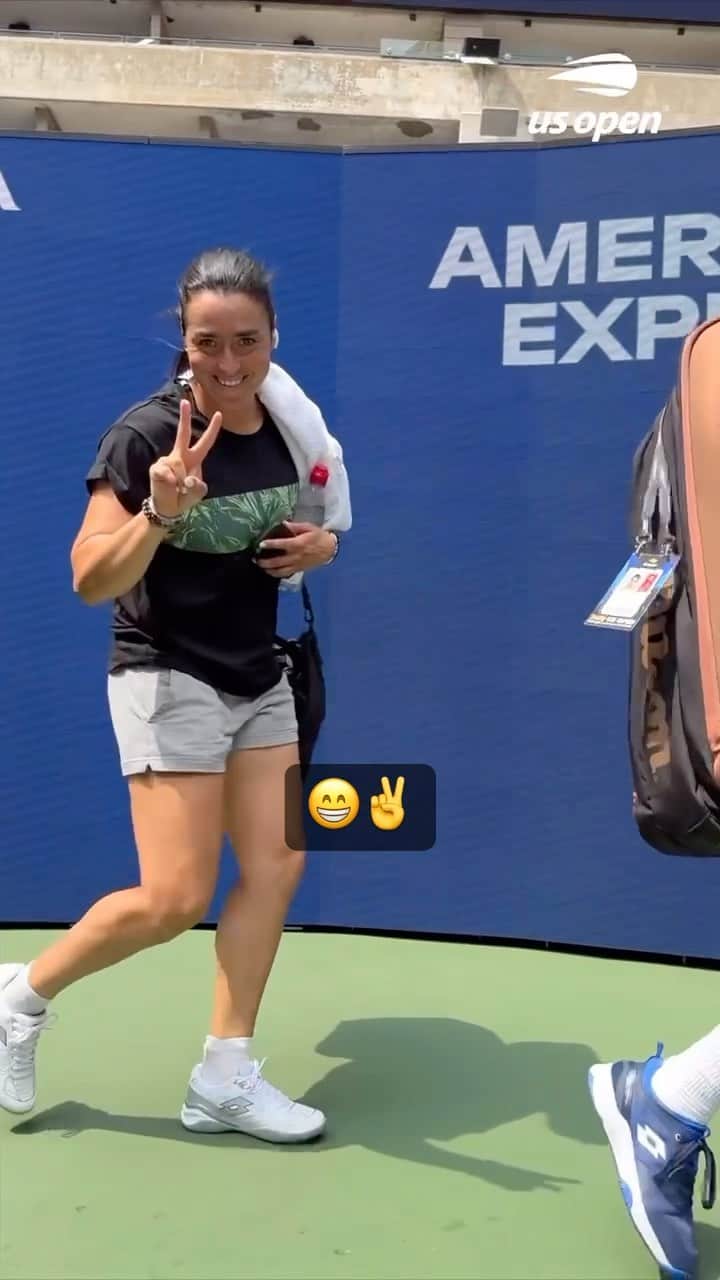 のインスタグラム：「All smiles from The Minister of Happiness 😁」