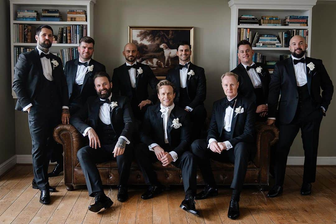 オリー・マーズのインスタグラム：「Nothing like upstaging the groom lads 😅👌🏻 appreciation post to my handsome groomsmen for looking so dapper on our wedding day! Shout out to @thegroomsroomessex & @abigailscollection for making all them and my family look so cool 😎 although I didn’t get my suit there I’ve gotta say Rob was on it from the start, super slick, calm and never panicked (when I was) lol Thanks for everything guys x」