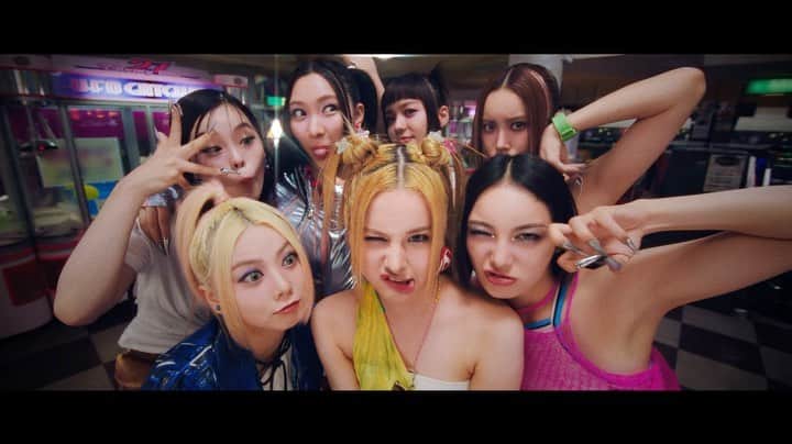 サイモン のインスタグラム：「NEW DANCE (MV teaser)」