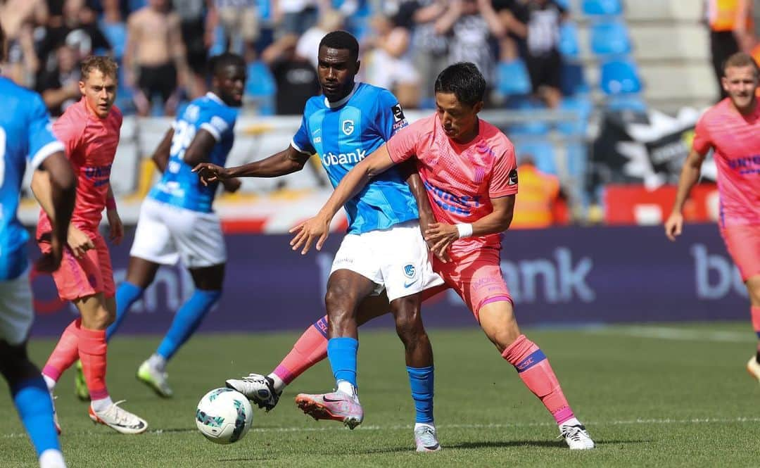 森岡亮太のインスタグラム：「・  Keep working hard. It will come.  #rcsc #jupilerproleague #umbro #アンブロ #accerator #アクセレイター #ベルギー #belgium #football #footballplayer」