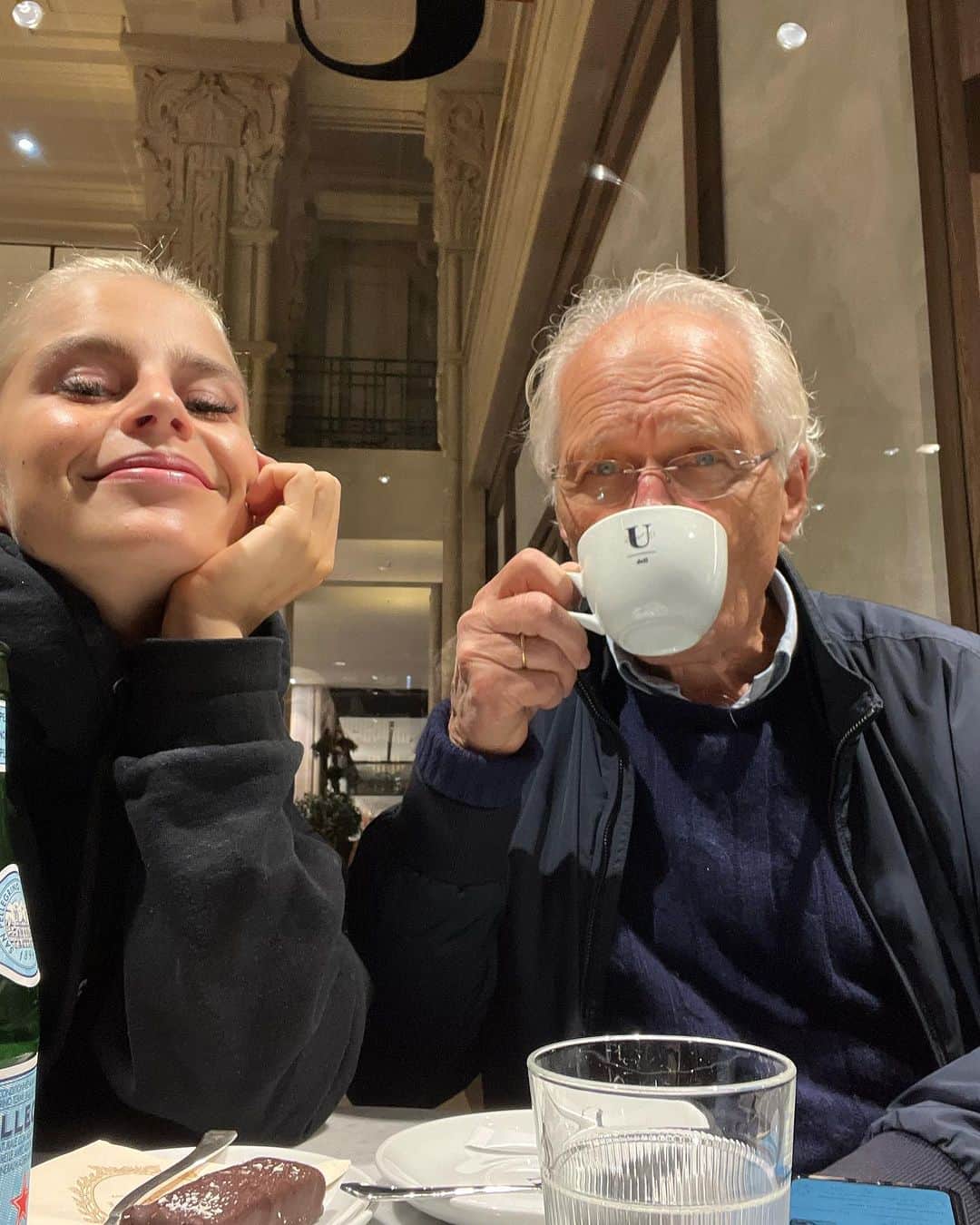 キャロライン・ダウルさんのインスタグラム写真 - (キャロライン・ダウルInstagram)「Happy birthday, dad ❤️ I cherish your presence in my life beyond words. Your guidance, unconditional love and the reservoir of wisdom you've shared have sculpted me into who I am today. I deeply admire your unending patience and your selflessness - that taught me the true meaning of love. May this day bring you the same warmth and happiness you've brought into my life.. I love you!!!」8月22日 4時03分 - carodaur