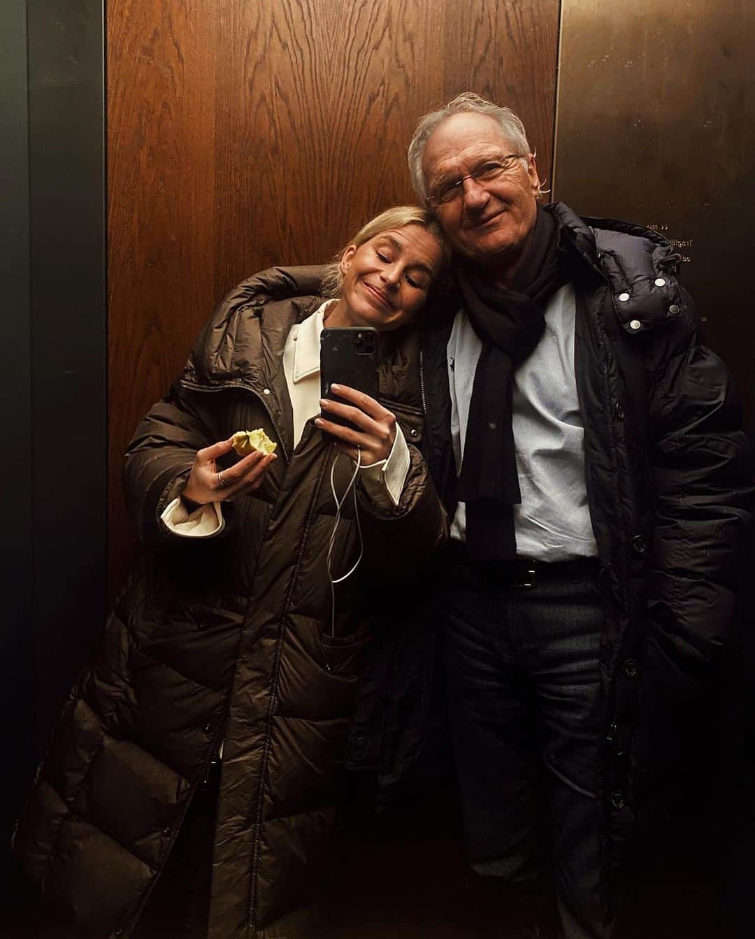 キャロライン・ダウルさんのインスタグラム写真 - (キャロライン・ダウルInstagram)「Happy birthday, dad ❤️ I cherish your presence in my life beyond words. Your guidance, unconditional love and the reservoir of wisdom you've shared have sculpted me into who I am today. I deeply admire your unending patience and your selflessness - that taught me the true meaning of love. May this day bring you the same warmth and happiness you've brought into my life.. I love you!!!」8月22日 4時03分 - carodaur