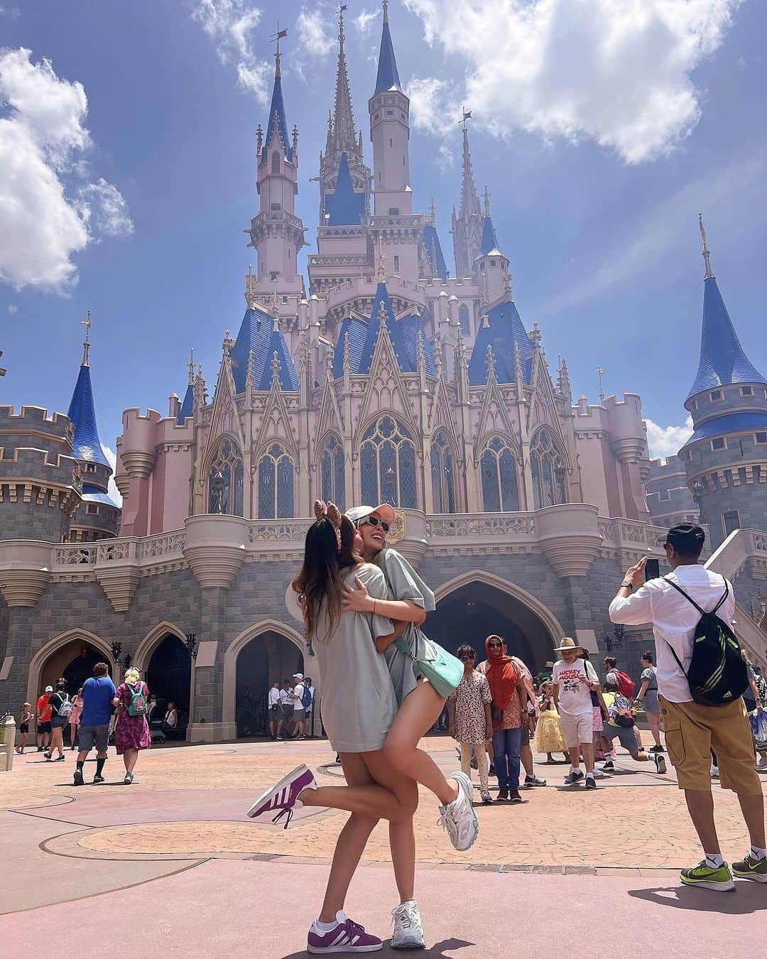 ベリンダさんのインスタグラム写真 - (ベリンダInstagram)「Disney is always a good idea 🤍🪄✨🦄 @disneyworld.latino」8月22日 4時10分 - belindapop