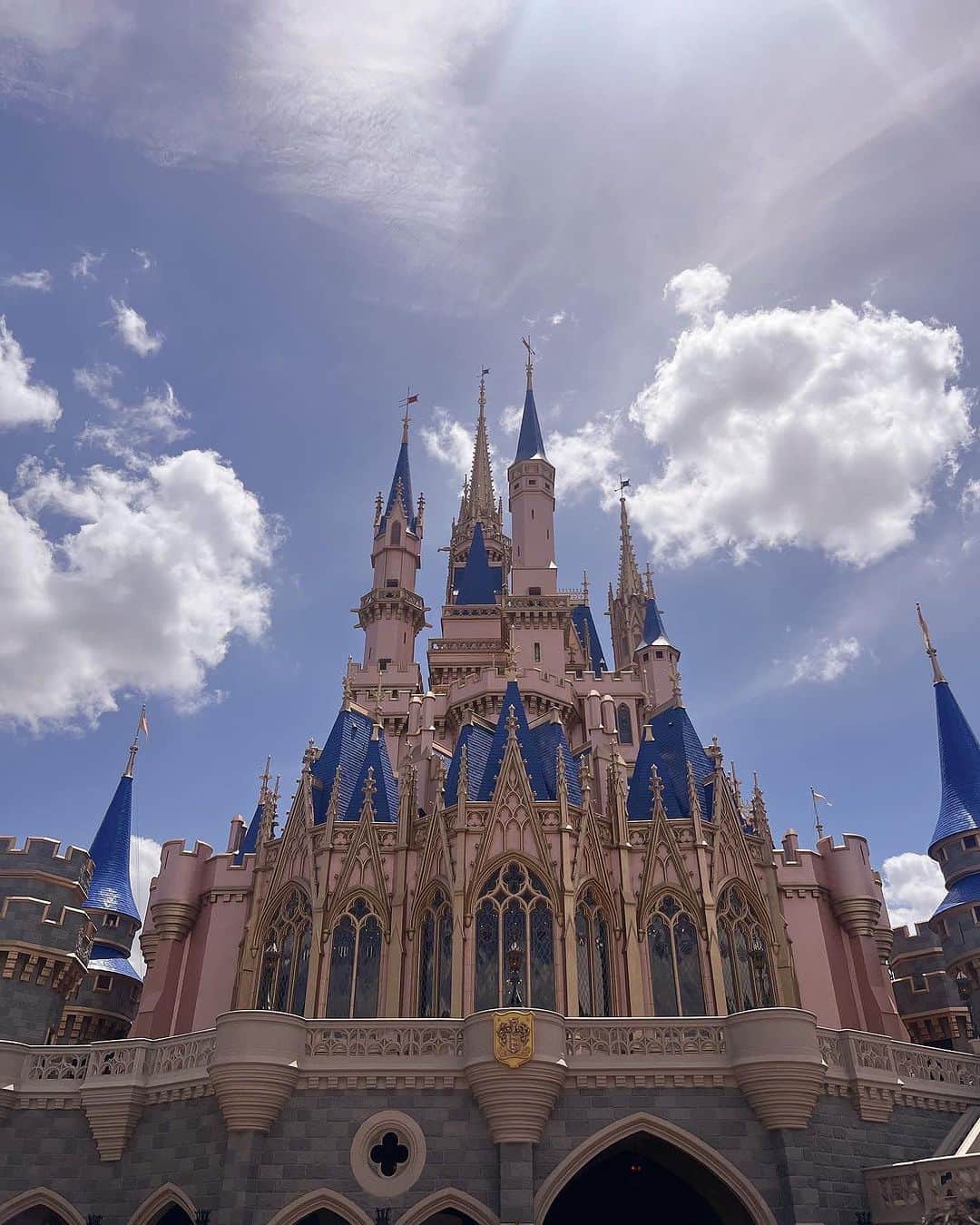 ベリンダのインスタグラム：「Disney is always a good idea 🤍🪄✨🦄 @disneyworld.latino」