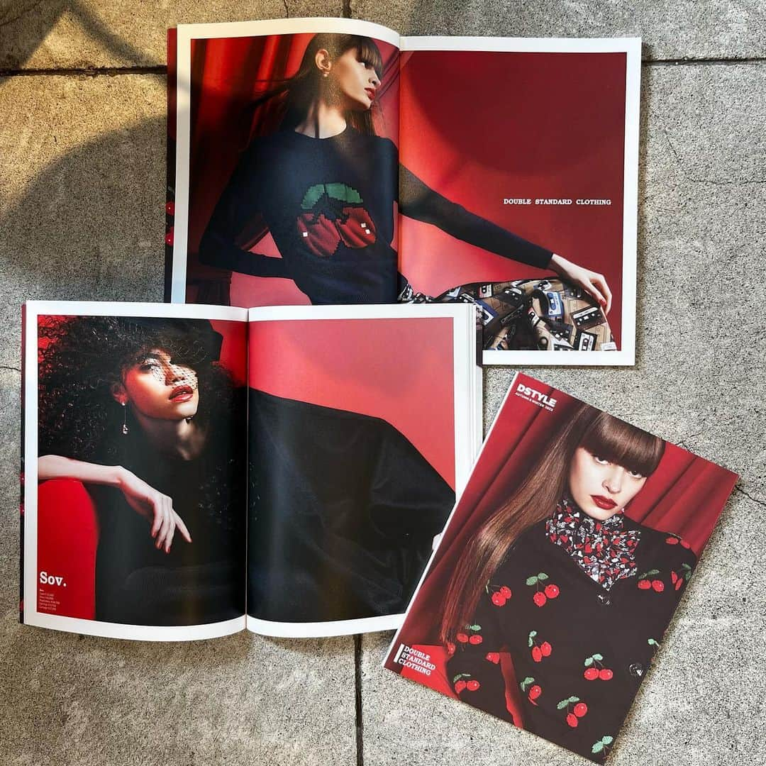 Sov青山さんのインスタグラム写真 - (Sov青山Instagram)「. ＊2023 A/W LOOK BOOK  今シーズンはDSTYLEの他、OSLOW・ESSENTIALのカタログもご用意しております📚 ぜひ、店頭にてご覧下さいませ･:*  ▷Open 11:00〜Close 20:00 〔日曜定休〕 ℡03-3401-3770  #doublestandardclothing#sov#sovaoyama #ダブスタ#ソブ#青山#路面店 #2023#aw#autumn#winter#秋冬#新作#カタログ#lookbook #wildcherry#🍒」8月21日 19時31分 - sov.aoyama