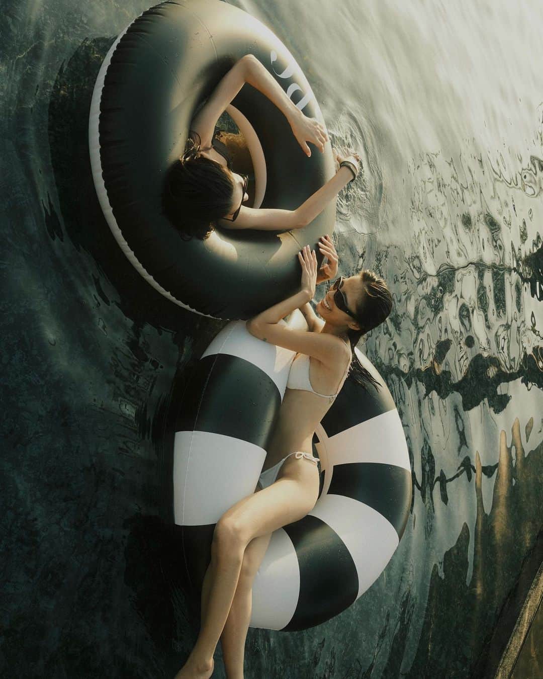 宮川由衣子さんのインスタグラム写真 - (宮川由衣子Instagram)「. 先に言っておきます。 ずっと浮き輪に浮いてるだけの投稿になります。 #浮き輪が生息地」8月21日 19時26分 - yuiko_miyagawa