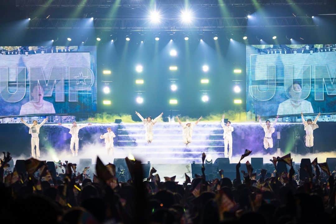 月刊EXILEのインスタグラム：「EXILE TRIBE MAGAZINEを更新！ 6月10日より、東京・大阪の２都市で開催されたFANTASTICS初の単独アリーナライヴ『FANTASTICS ARENA LIVE 2023 "HOP STEP JUMP"』の模様を写真とともにお届け。さらに、メンバーからライヴの感想はもちろん、『FANTASTICS ARENA LIVE 2023 "HOP STEP JUMP" -THE FINAL-』に向けての意気込みを聞いた📸  #EXILETRIBEMAGAZINE #FANTASTICS #世界 #佐藤大樹 #澤本夏輝 #瀬口黎弥 #堀夏喜 #木村慧人 #八木勇征 #中島颯太  ※記事は会員登録後ご覧いただけます。」