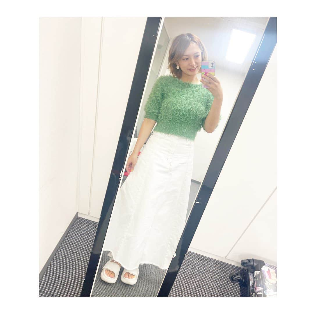 杜野まこさんのインスタグラム写真 - (杜野まこInstagram)「まりもみたいなお洋服でした💚  モフモフ　モフモフ  #green #tops #158cm  #white #denim」8月21日 19時43分 - makomorino