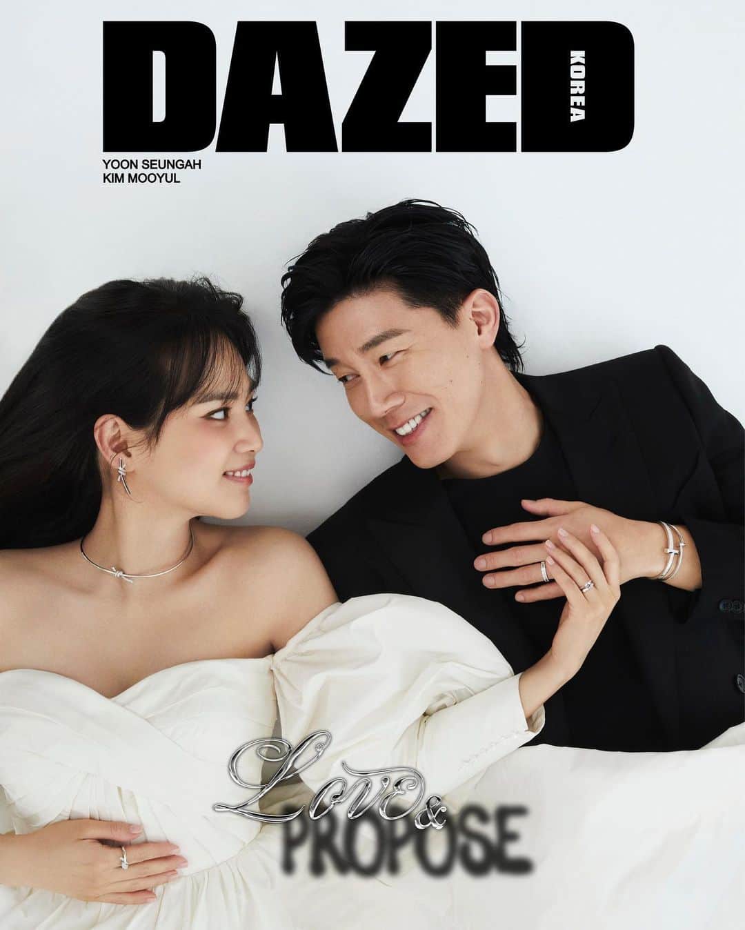 のインスタグラム：「A MOMENT OF LOVE   윤승아 @doflwl 김무열 @m00ut In @tiffanyandco With @dazedkorea  The LOVE Cover for 2023 SEPTEMBER Issue of <DAZED> KOREA  윤승아∙김무열의 지금, 사랑.  Yoon Seungah∙Kim Mooyul’s Now, Love  Director Oh Yura Editor Ahn DooHyun Fashion Shin Jihye at INTREND(Kim Mooyul), Hong Eunyoung(Yoon Seungah) Text Kim Nahhyoun Photography Kim Heejun Art Koo Hyemi Hair Lim Jinok(Kim Mooyul), Shim Sungeun(Yoon Seungah) Makeup Lee Junsung Assistant Lee Chongun」