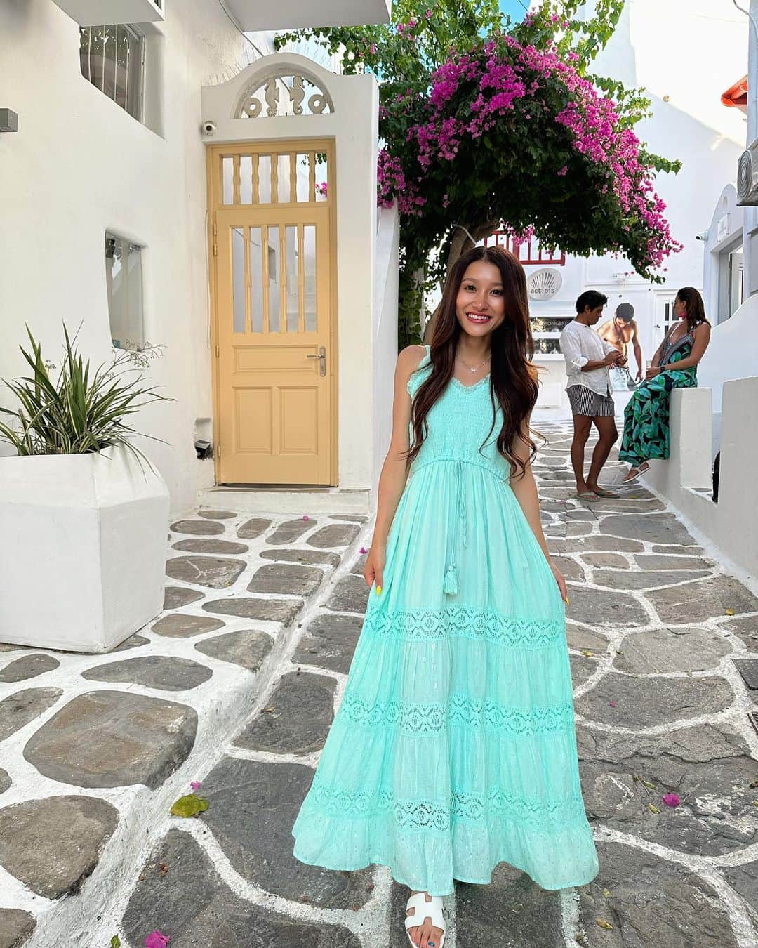 koyuのインスタグラム：「I love the way the look of Mykonos 🩵🩵🩵 It does look so cute 🩵🩵🩵 I felt like being Cinderella 👸🏼🩵✨haha #greece #greece🇬🇷 #greecelover_gr #greecestagram #greeceislands #visitgreece #instagreece #greece💙 #mykonos #mykonosgreece #mykonosisland」