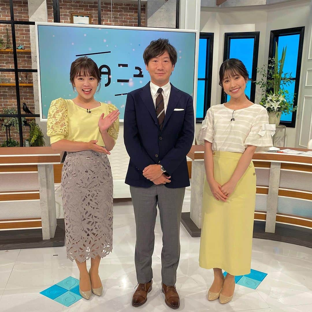 広島ホームテレビ「HOME NEXT neo」さんのインスタグラム写真 - (広島ホームテレビ「HOME NEXT neo」Instagram)「野村です☺︎  今日のピタニューの衣装。 夏休み明けの山﨑さんと爽やかな黄色のリンクコーデでした🍋  そして今週は吉弘さんが夏休みということで廣瀬さんが代打でMC✨ 本番前にパシャリと📸  #ピタニュー #廣瀬隼也 アナウンサー #山﨑菜緒 アナウンサー#野村舞  #リンクコーデ」8月21日 19時52分 - home.announcers