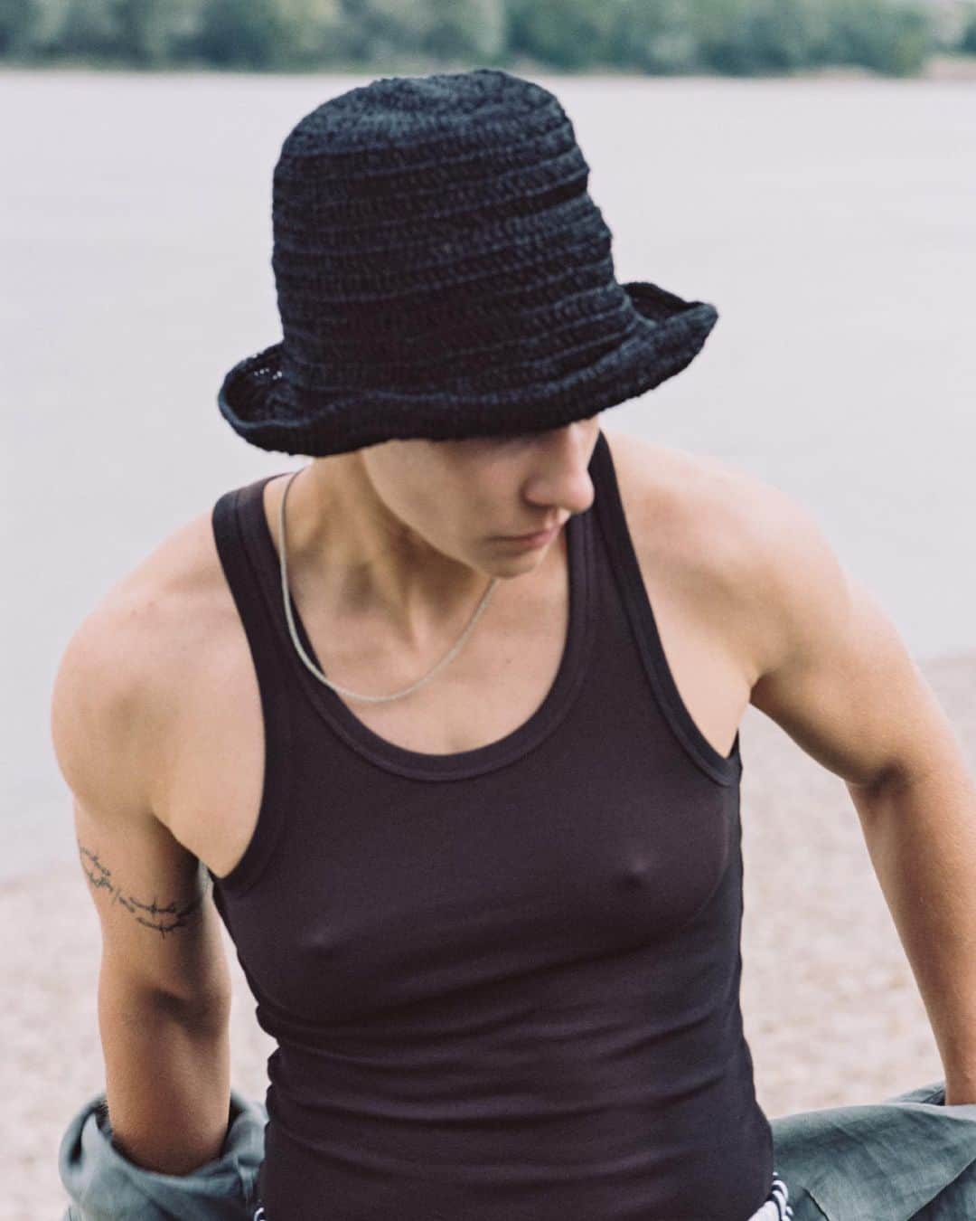ミュールバウアーさんのインスタグラム写真 - (ミュールバウアーInstagram)「SS 2023 collection Lichtpause  It‘s gettin‘ hotter and hotter, but we have the right headgear for you! The hat called BORA got its name from the island Bora Bora, so it is perfect for travel and beach due to its soft and rollable characteristic of the crocheted paper yarn. Vacation mode on!  Campaign by Katarina Šoškić @nekomunikata  Photo assistant Pavle Nikolić @paulnikk Styling & production by Louise Streissler @stress.ler Hair & make-up by Parnia Sarraf @parnia_sar Worn by Fran @herminehaller」8月21日 19時52分 - muehlbauer_hats