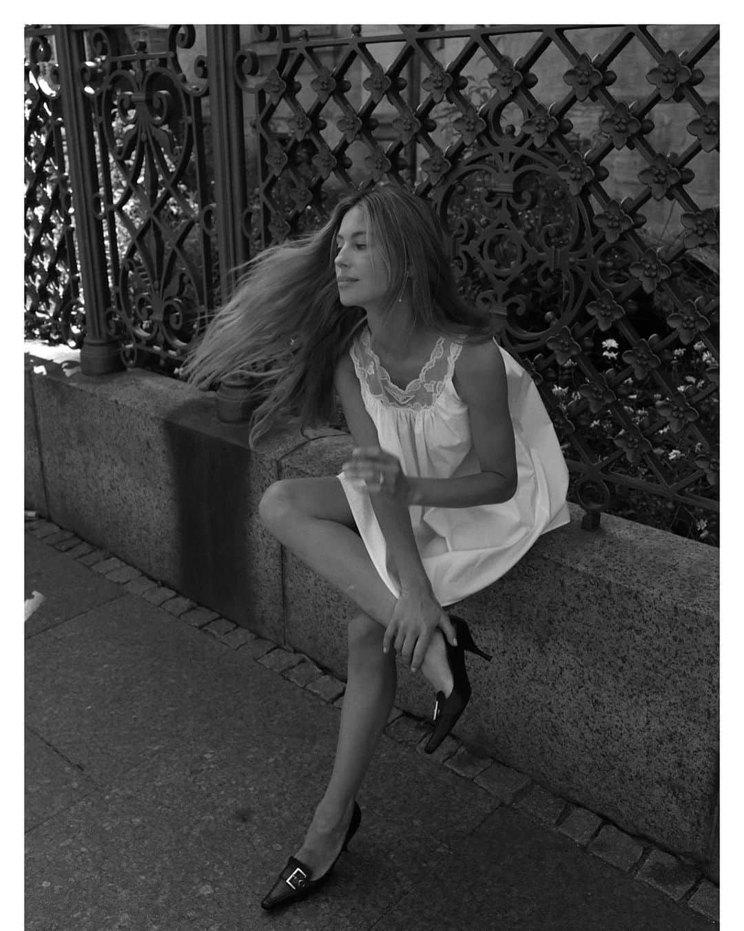 Mathilde Goehlerのインスタグラム：「Annonce. @prada shot by @goehlerstudio 🤍」