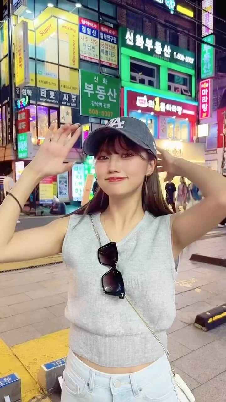 羽方るなのインスタグラム：「韓国満喫してるううううう🇰🇷✌️🧏🏻‍♀️🥰  #korea #韓国旅行 #韓国」