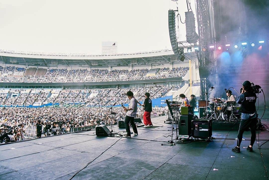 田辺由明さんのインスタグラム写真 - (田辺由明Instagram)「遅ればせながら【SUMMER SONIC 2023 TOKYO】ありがとうございました！！  初めてスタジアムでギターを鳴らせて、嬉しくて、楽しくて幸せでした！！  気合い入れていつもよりギターのボリュームマシマシだったのはここだけの話…🤫  クソ暑い中、クソアツいライブを一緒に作ってくれた皆様、ありがとうございました！！  photo by 酒井ダイスケ @imdaisukesakai  #サマソニ #summersonic」8月21日 20時03分 - toriashi_vyt