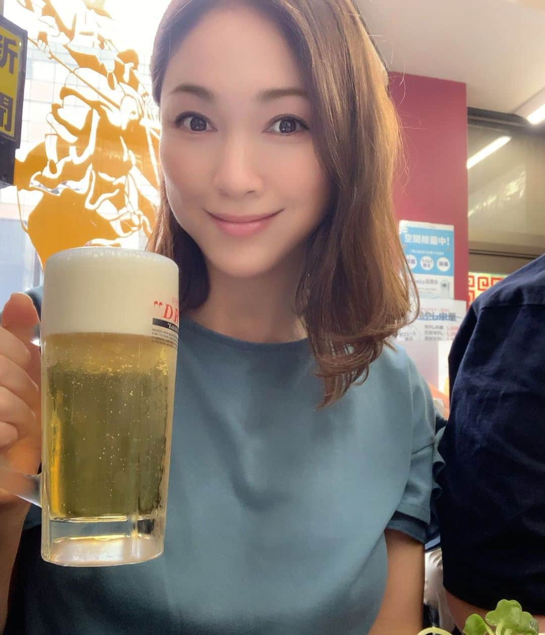 田中悦子のインスタグラム：「早朝からけっこう大変な仕事をしたので 自分にご褒美で🤣 日暮里にある馬賊の 馬賊冷やし中華とルービーで🍺 息子が運転できるようになったので 母は3150である #やり切った感 #頑張った #そして明日も頑張るのだ」