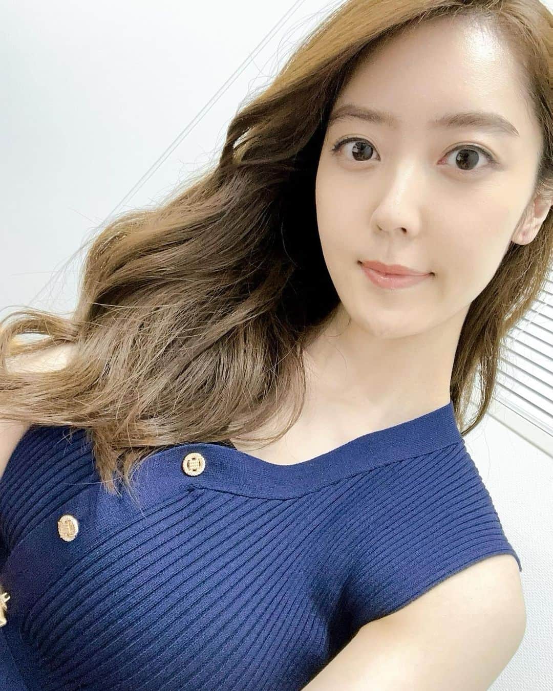 のインスタグラム：「． 8月も後半に差し掛かりましたが、厳しい残暑が続きそうですね🥵涼やかな衣装で助かっています☺️🫧」