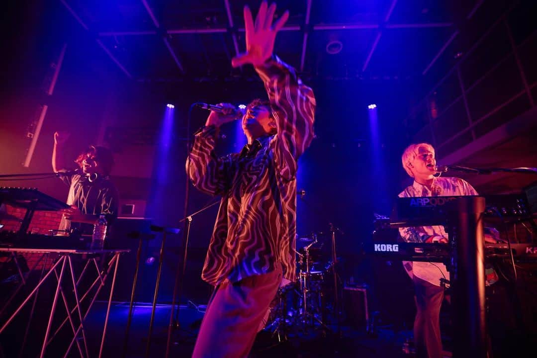 のインスタグラム：「🎙2023.08.19  THREE1989-三つ巴vol.1-  ご来場ありがとうございました🤝🔥 よし。 焦らず急いで次のステージへ!!!  ■出演 @three1989tokyo  @sukisha_jpn  @klangrulerofficial   📸 @s2toyou   #THREE1989 #SUKISHA #KlangRuler  #Live #Japan #Jpop」
