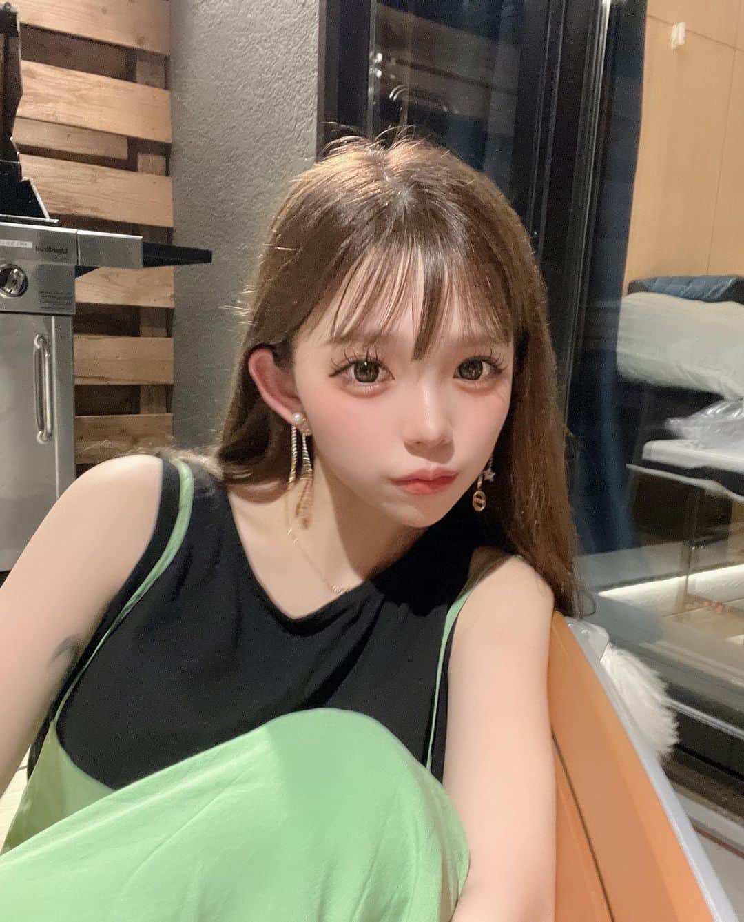 小栁紫苑のインスタグラム：「お久しぶりです(´°v°) 一昨日は福島いって昨日は静岡いってきたにょ22歳も頑張ります DMゆっくり返すね！ありがとう🥺   @springs.village   #プルエクステ #grow #静岡 #springsvillage足柄丹沢温泉リゾートグランピング #japanesegirl」