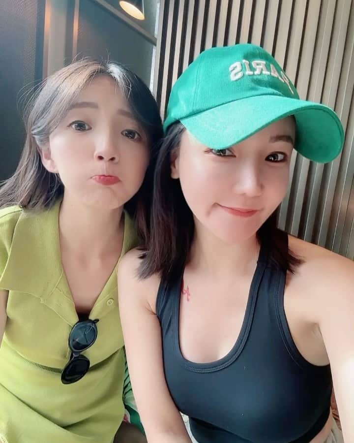 めいのインスタグラム：「--🇹🇼Taiwan デートの日💚  ・ ・ ・　 ・ ・ ・  —  #instapic#日本#アフタヌーンティー#寫真#portrait#사진#カフェ#whotel#커피#ポートレート#japanesegirl#写真集#japan#photo_jpn#taiwan#섹시#photo#写真部#フォロー#撮影#model#view#wtaipei#tokyo#follow#portraitsedition  姐妹約會日💚」