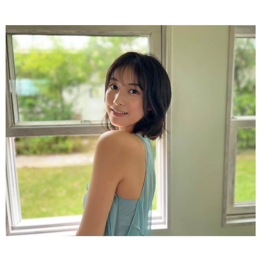 玉田志織のインスタグラム：「． 明日発売の 週刊FLASH に登場します🌻 是非チェックしてみてください!!!」