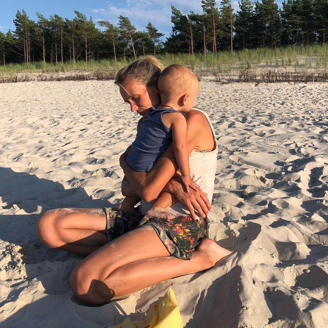 マルガレーテ・コズーフのインスタグラム：「Endless hugs 🤗😍🙏🏻 #family #love #hugs」