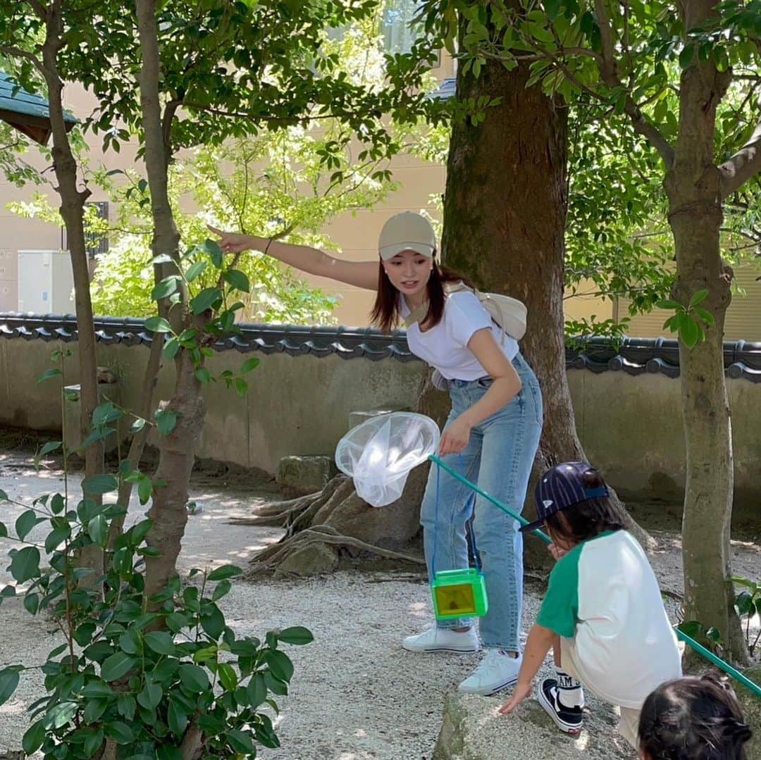 中谷萌さんのインスタグラム写真 - (中谷萌Instagram)「仲良くしてもらっている ブルーリバーの青木さんご家族と虫とりへ〜！🐞🪲  １５年ぶりくらいに虫取りしたら 思いの外燃えた🔥🔥 大人が子供の虫取りあみをひったくって 虫取りに熱中してました🤣  元気で、素直で、一生懸命にお話ししてくれて、ほんっとに可愛いふたり👦🏻👧🏻  改めてこどもだいすきだな〜👶🏻🩵☀️  しあわせ休日でした🌻」8月21日 20時28分 - n_moepi_fbs