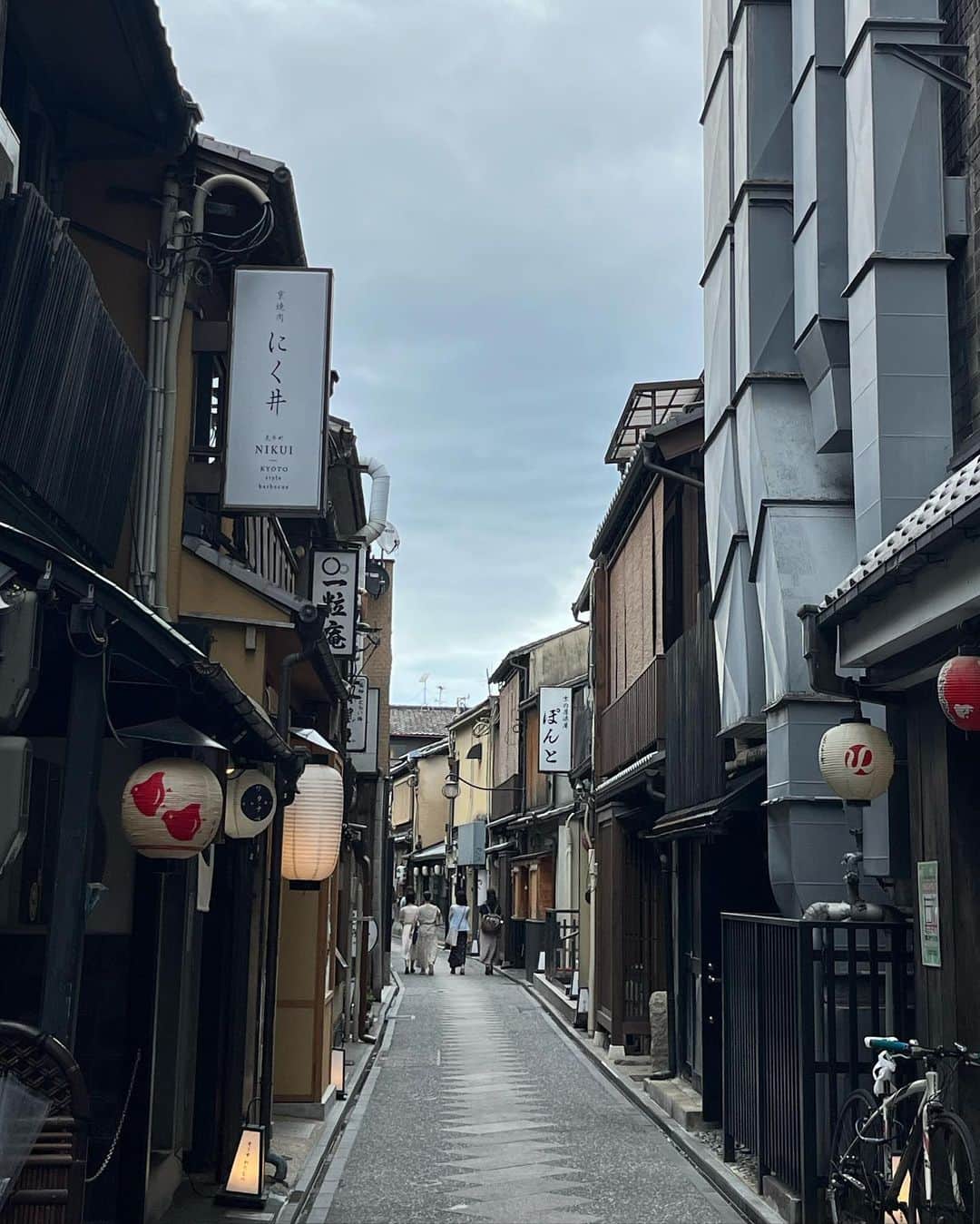 権隨玲さんのインスタグラム写真 - (権隨玲Instagram)「8月のいろいろ 京都で食べたお鮨美味しかった😽🍣」8月21日 20時30分 - rea__room