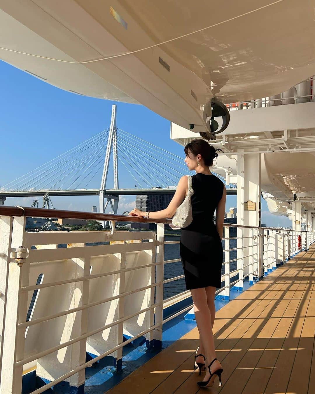 石井亜美さんのインスタグラム写真 - (石井亜美Instagram)「🚢  プリンセスクルーズの船旅pics📷 @princesscruises.jp   船の上とは思えない、 けれども船の上だからこその経験と景色が味わえた！  ディナーやアフタヌーンティー、モーニング… どれも美味しかったなぁ。  この前ゲリラでインスタライブをした時に 「クルーズのYouTube観ました！」という コメントを沢山の頂いて嬉しかった☺️ありがとう！  あみ民さん、妹の @miriishii のフォローもよろしく🫶 お洋服はタグ付けしております。  #プリンセスクルーズ #ダイヤモンドプリンセス #クルーズ #旅行」8月21日 20時39分 - ami_ishii_