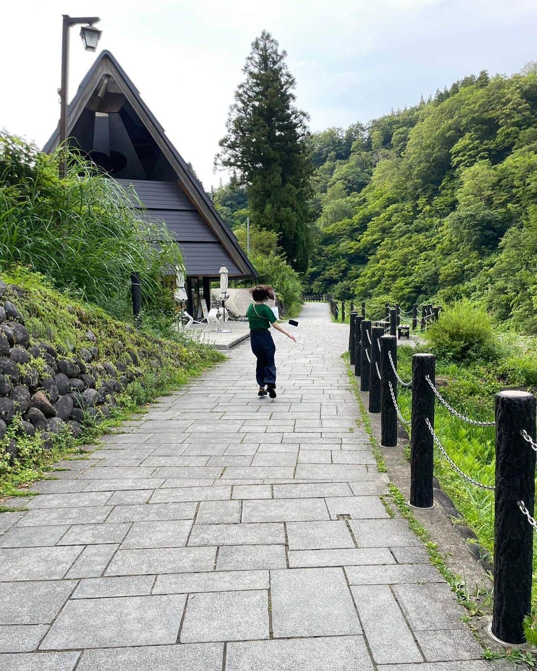 小室ゆらさんのインスタグラム写真 - (小室ゆらInstagram)「. ⁡ ⁡ #清津峡 ⁡ 空気が澄んでて景色綺麗だった~！！ ふざけてる写真しかありませんでした🤧笑  ラムネおいし♡ ⁡ ⁡ .」8月21日 20時40分 - komuro_yura_official