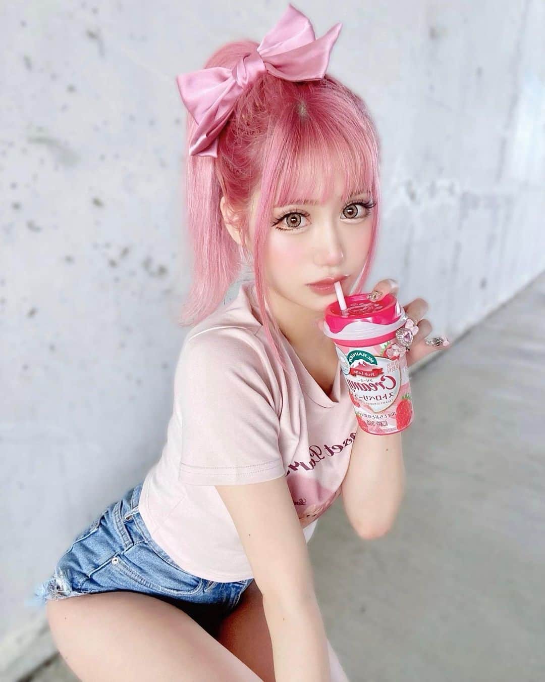 のインスタグラム：「ポニテールちゅき？？🍓💕  かまって〜、、🥺🥺🥺」