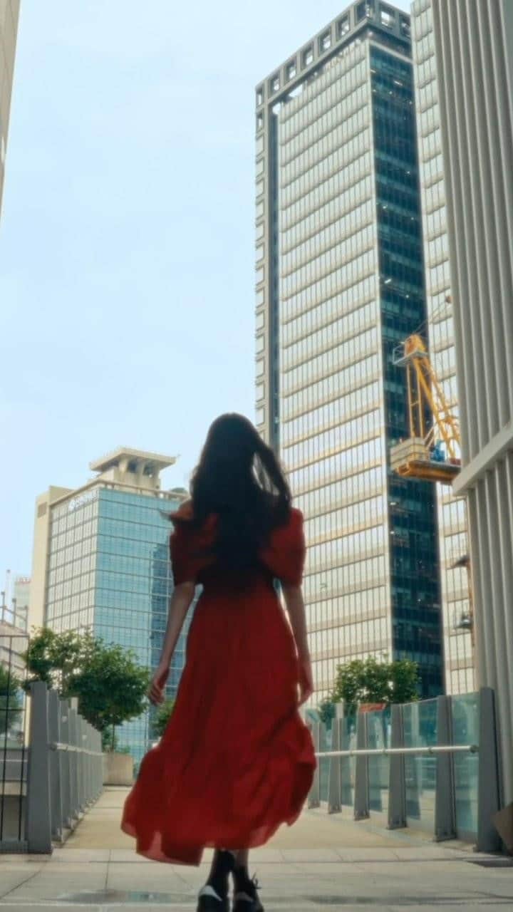 シー ニューヨークのインスタグラム：「The Loren dress ♥️ #seanewyork」