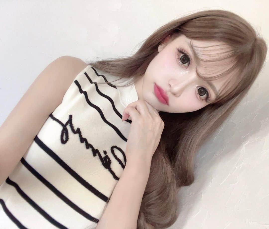 MISA（愛知のキャバ嬢）のインスタグラム：「. 撮影もライブもあるから久しぶりにハイトーン🫶🏻💕 可愛いトップスは @eimyistoire_official 🩷🩷」