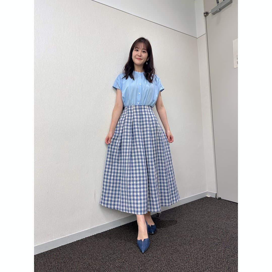 林美桜さんのインスタグラム写真 - (林美桜Instagram)「#ワイドスクランブル #衣装 👗 1.2 ワンピース @m_maglie_le_cassetto_official アクセサリー @ete_official . 3 トップス @m_maglie_le_cassetto_official サロペット @superiorcloset_ined_official アクセサリー @starjewelry_press  . 4.5 ブラウス・スカート @its_international_official_ アクセサリー @starjewelry_press . 6.7 ブラウス・スカート @nostalgia_jp アクセサリー @star_jewelry_girl . 8.9 ワンピース @nostalgia_jp イヤリング @joueteofficial リング @ete_official #ootd #fashion  #오오티디 #夏#여름」8月21日 20時49分 - miou0hayashi