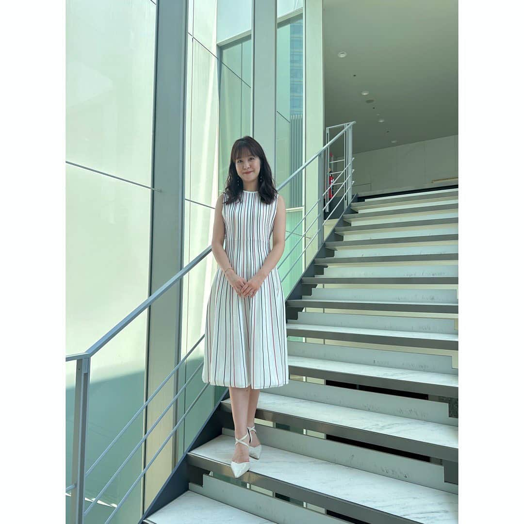 林美桜さんのインスタグラム写真 - (林美桜Instagram)「#ワイドスクランブル #衣装 👗 1.2 ワンピース @m_maglie_le_cassetto_official アクセサリー @ete_official . 3 トップス @m_maglie_le_cassetto_official サロペット @superiorcloset_ined_official アクセサリー @starjewelry_press  . 4.5 ブラウス・スカート @its_international_official_ アクセサリー @starjewelry_press . 6.7 ブラウス・スカート @nostalgia_jp アクセサリー @star_jewelry_girl . 8.9 ワンピース @nostalgia_jp イヤリング @joueteofficial リング @ete_official #ootd #fashion  #오오티디 #夏#여름」8月21日 20時49分 - miou0hayashi