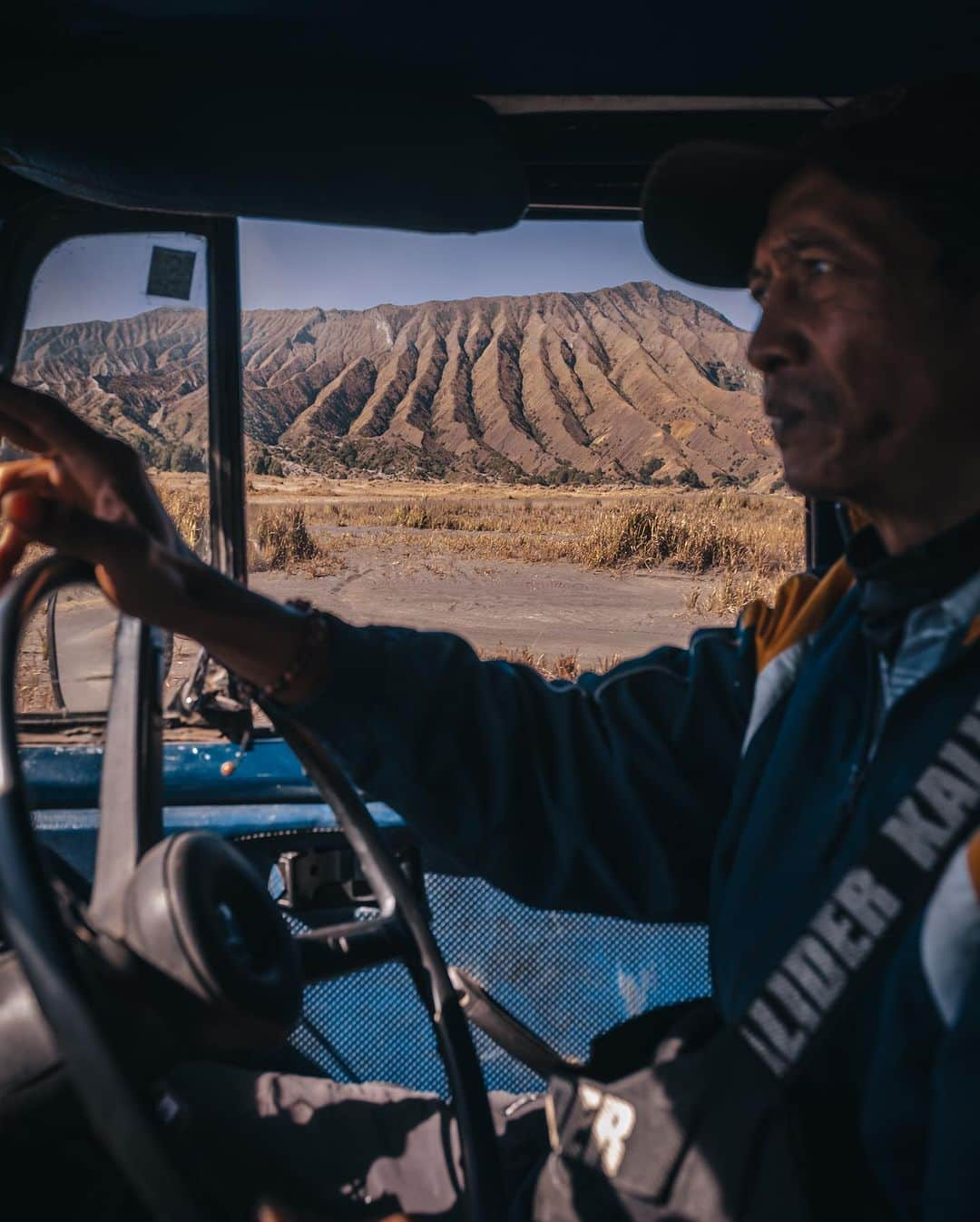 R̸K̸さんのインスタグラム写真 - (R̸K̸Instagram)「I stayed in Malang, Indonesia and visited a place called Bromo Mountain in eastern Java. We left in the middle of the night and spent several hours driving off-road in the jeep of our guide from the hotel where we were staying. The mountains appeared at dawn and were a spectacular sight. It had been a long time since the end of the pandemic, so it was a lot of fun to go on a photo trip like this. I may upload some of the filming on YouTube at a later date. Thanks for your guide to Bromo Mountain @vinnybromosunrise  ・ ・ ・ ・ #beautifuldestinations #earthfocus #earthbestshots #earthoffcial #earthpix #thegreatplanet #discoverearth #roamtheplanet #ourplanetdaily #nature #tentree #livingonearth  #theglobewanderer #awesome_photographers #wonderful_places #TLPics #designboom #voyaged #sonyalpha #bealpha #travellingthroughtheworld #cnntravel #luxuryworldtraveler #fromwhereidrone #onlyforluxury  #bbctravel #lovetheworld @sonyalpha  @lightroom @soul.planet @earthfever @9gag @paradise @natgeotravel @awesome.earth @national_archaeology」8月21日 21時00分 - rkrkrk