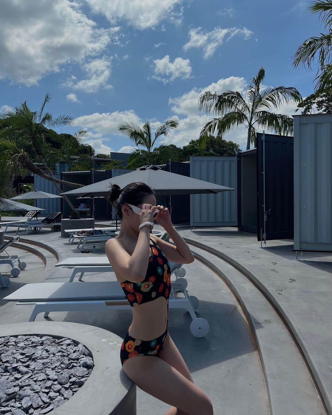 関本香里さんのインスタグラム写真 - (関本香里Instagram)「今年全然夏っぽい事できてなくて やっと新しい水着も着れた❤️ ㅤㅤㅤ 👙 @mizuasobi_official  ㅤㅤㅤ リゾートに映える花柄🌼♡ ㅤㅤㅤ ちなみにプールでは ちょっと泳いだだけで2人して筋肉痛です。弱 ㅤㅤㅤ @botanicalpoolclub #bpc #ホカンス #プール #水着」8月21日 20時48分 - kaori_sekimoto_