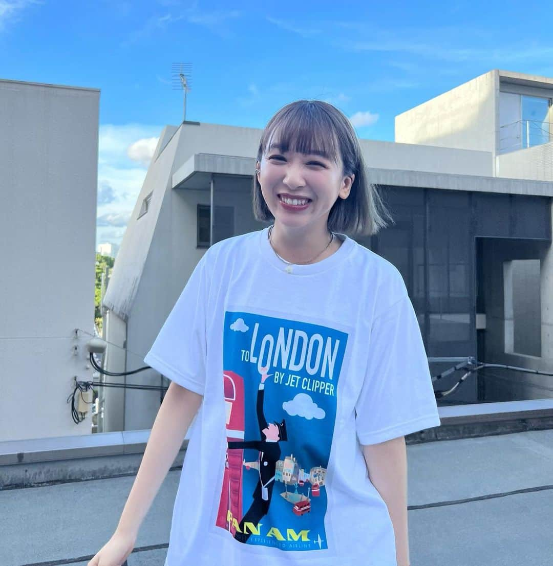 佐藤詩織さんのインスタグラム写真 - (佐藤詩織Instagram)「ミズノさんのTシャツ、ロンドン🇬🇧！！！！！みつけた瞬間飛びあがって、わたしのための服ではないか！！！！と🥰　有難い嬉しさ、よろこび！」8月21日 20時50分 - shiori_sato_artwork