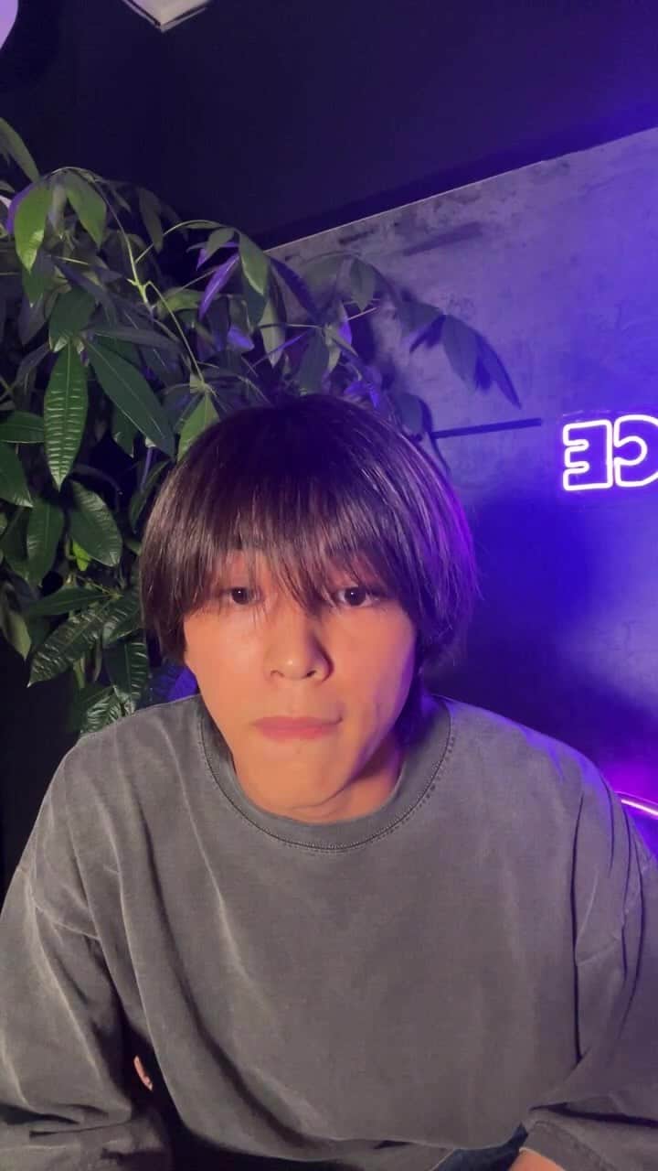 滝本海都のインスタグラム：「イベント詳細です。 8/31(木) 18:00〜22:00 オンライントークイベントを行います。 一枠2分を予定しています。 8/23(水)18:00から販売開始です。 自分のインスタのストーリーにて、 販売ページは事前に掲載します。 いつも応援してくださっている方、少しでも自分に興味のある方も含め、色んな方とお話しできることを楽しみにしています。」