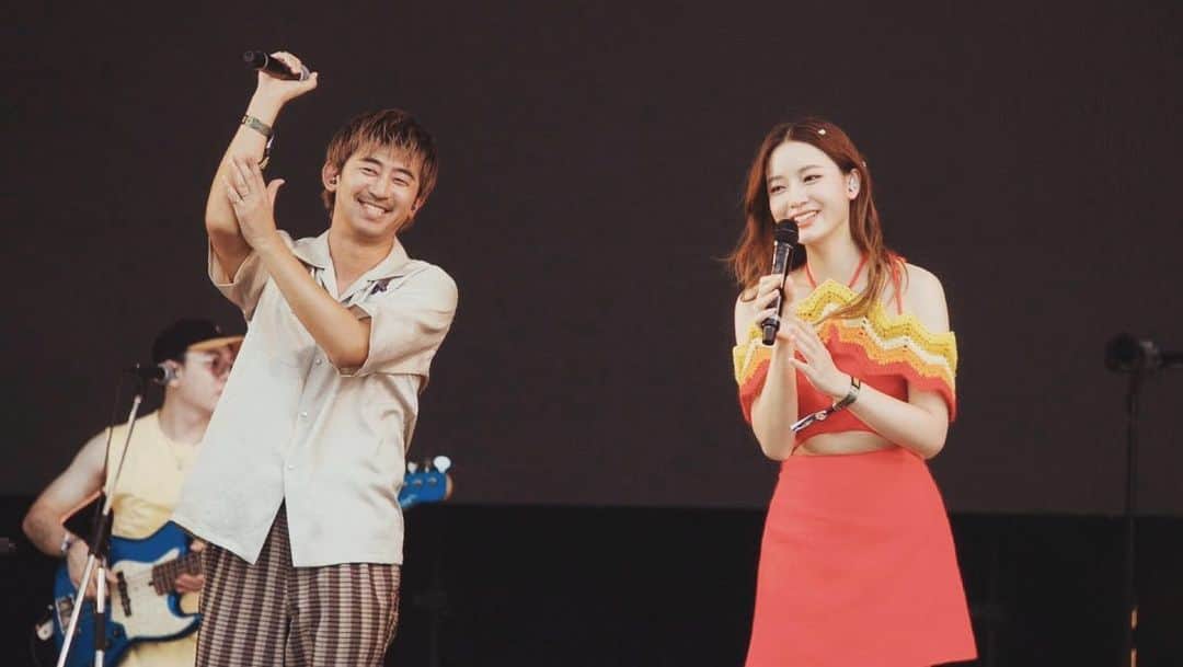 のインスタグラム：「INKちゃんと #サマソニ 出演🤝🔥 次はタイで会いましょう!!!  @inkwaruntorn  Thank you for inviting me to the show🙏 Looking forward to seeing you again in Thailand✨  #summersonic #japan #Tokyo #inkwaruntorn #three1989」