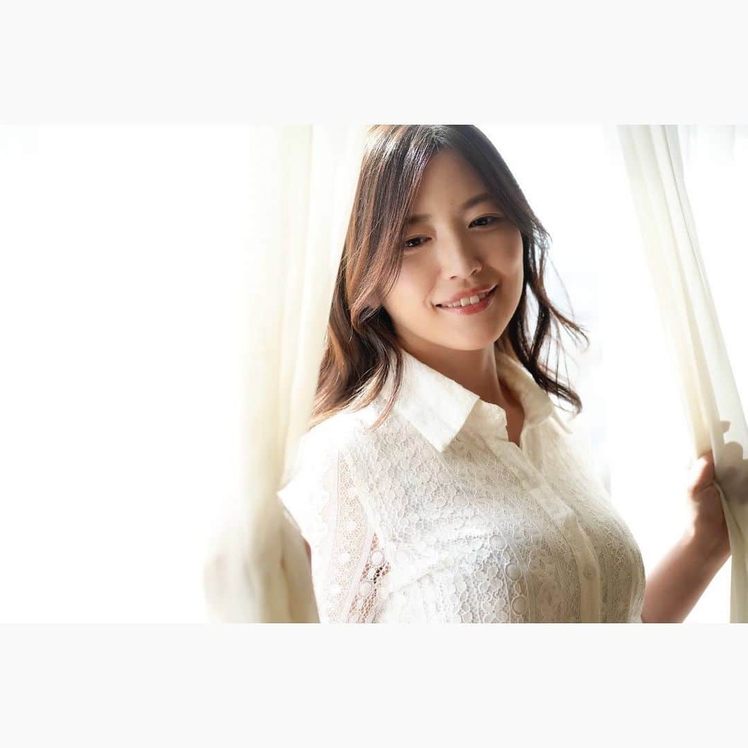 木下凜々子のインスタグラム：「・ #ririkokinoshita #kinoshitaririko ・ ・ ・ ・ #tokyo #japan #portrait #model #photography #cool #girl #white #onepiece」