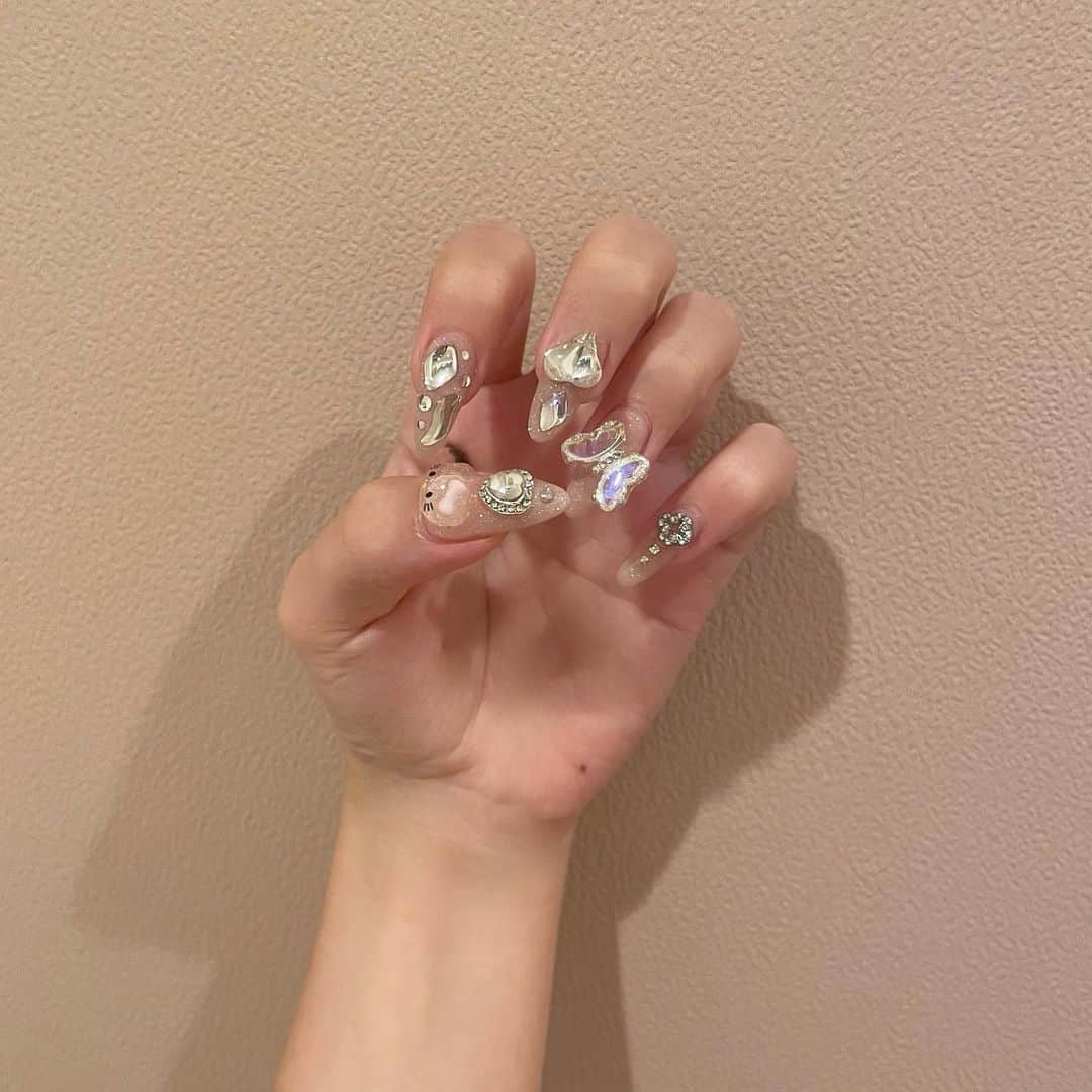 のインスタグラム：「また過去1お気に入りのネイルが更新された〜🐈♡ @kota.lovlnail  安定のこーたネイル！最強！」