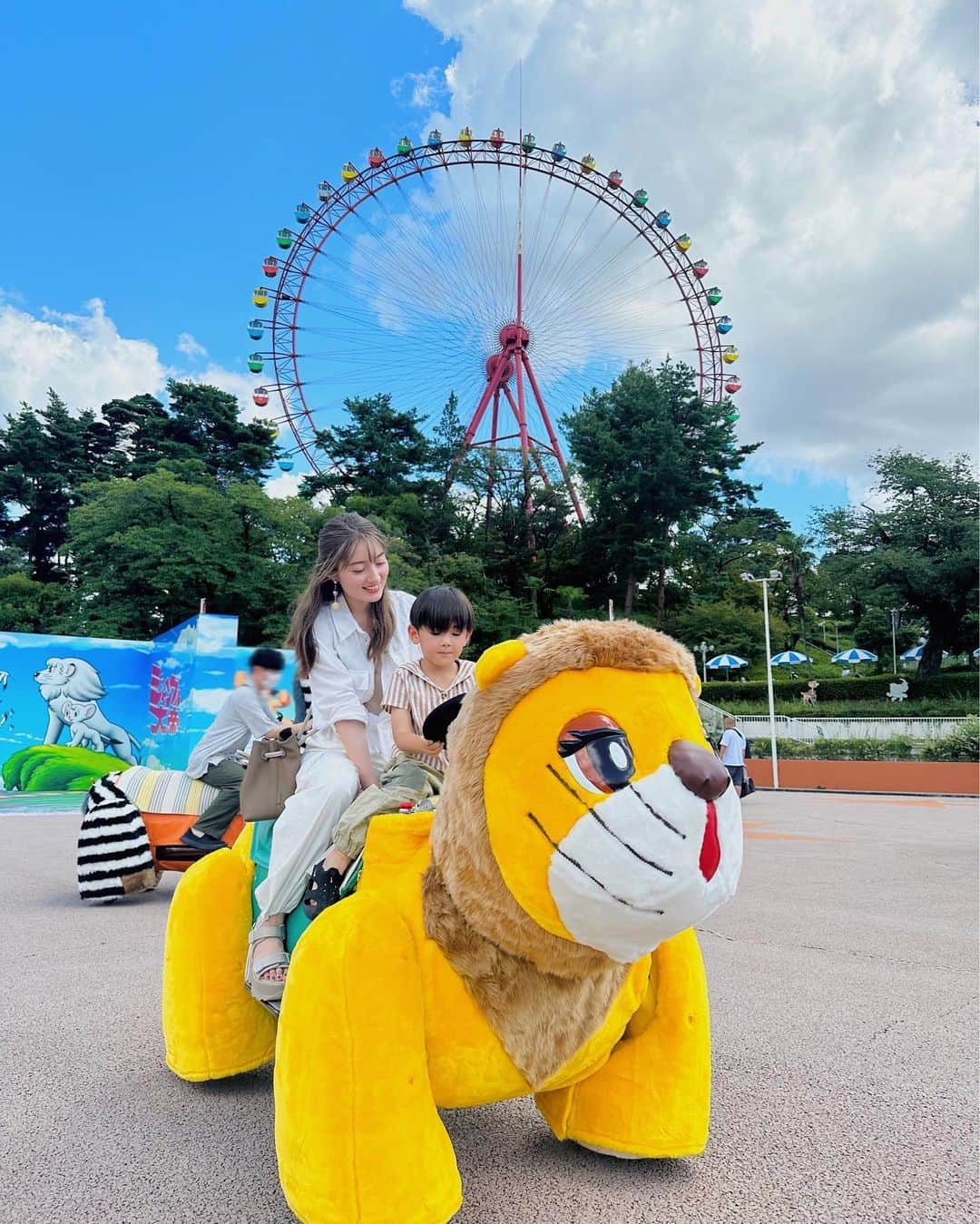 ティファニー春香さんのインスタグラム写真 - (ティファニー春香Instagram)「.  少し前ですが、姉ファミリーと一緒に念願の 西武園ゆうえんちへ行ってきました！🏮🎡✨  園内では昭和レトロな雰囲気を体感でき✨ 私たち大人もとっても楽しめました😆♪  甥っ子は特に7月からスタートした ウルトラマン・ザ・ライドに大はしゃぎ🎈 夏休み、沢山遊べてよかったね〜☺️✨  夜の花火も素敵でした!!🎆💗  気付けば夏もあと少し..！ 残りも暑さに気を付けて楽しんでいきましょうね🌼  #西武園ゆうえんち #ウルトラマン #夏休み」8月21日 20時55分 - tiffanyharuka