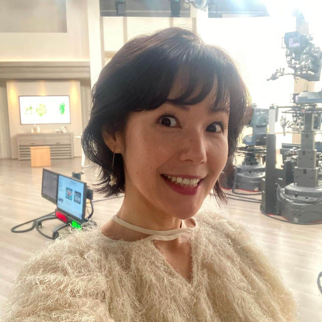 六車奈々さんのインスタグラム写真 - (六車奈々Instagram)「QVC生放送、終わりました🥰 大好きなシグナリフト。その素晴らしさがお伝えできていると嬉しいです🥰 ありがとうございました‼️  @qvc_japan  #シグナリフト #六車奈々 #再生医療センター #美容液 #美肌ケア   #japan #japanese #japanesebeauty #beauty #ootd」8月21日 20時55分 - nanarokusha