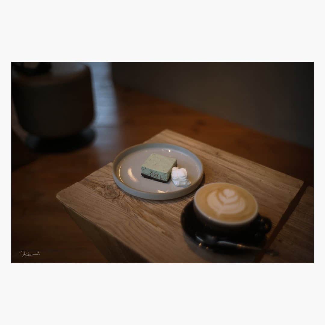 花澄のインスタグラム：「季節限定のチョコミントケーキ（2回目） を食べられた時の。  Leica M10-P summilux 35mm f1.4 2nd  #leica#leicam10p#summilux#summilux35#summilux35mm2nd#oldlens#オールドレンズ#tokyo#japan#oldlens_tokyo#花澄#kazumiphotography」